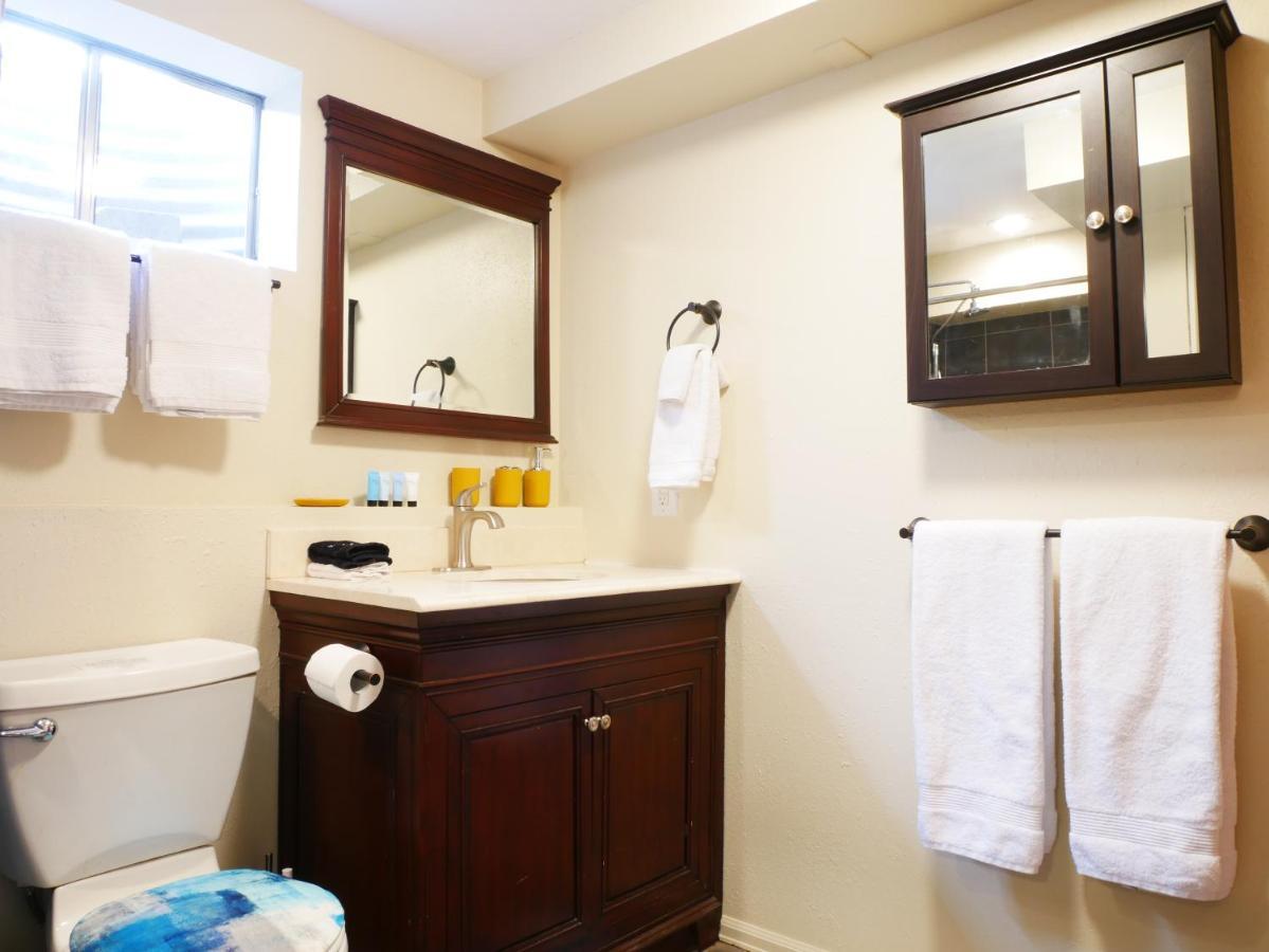 Private Basement, Bath, Living Area In Morrison 아파트 외부 사진