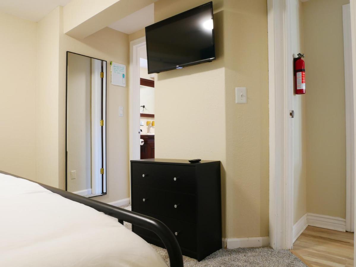 Private Basement, Bath, Living Area In Morrison 아파트 외부 사진